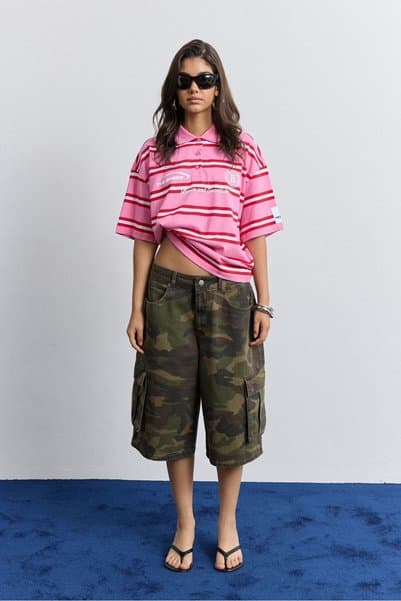 bases. Polo Yaka Çizgili Oversize T-Shirt